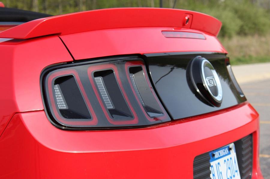  Ford Mustang GT Convertible 2013 года  (фото 56 из 65)